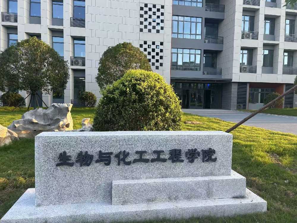 仁和区扬州职业大学体育场高杆灯项目
